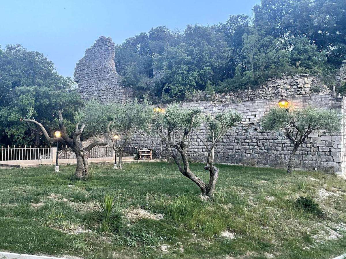 Le Castellas - Gite En Pleine Nature Montmirat エクステリア 写真