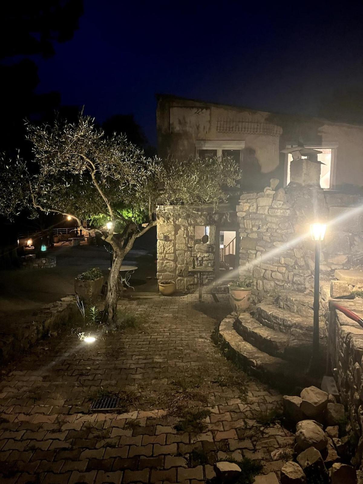Le Castellas - Gite En Pleine Nature Montmirat エクステリア 写真